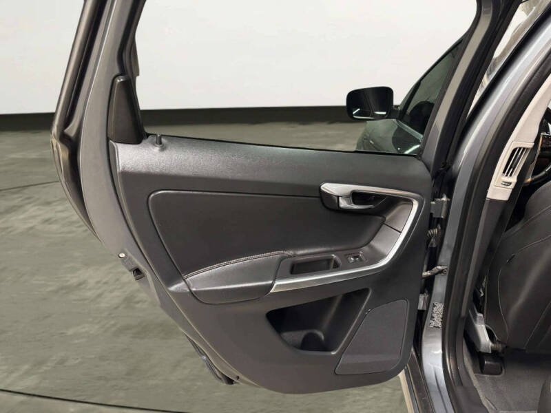 2017 Volvo XC60 T5 Dynamic
