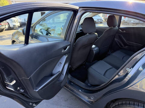 2015 Mazda MAZDA3 i Sport