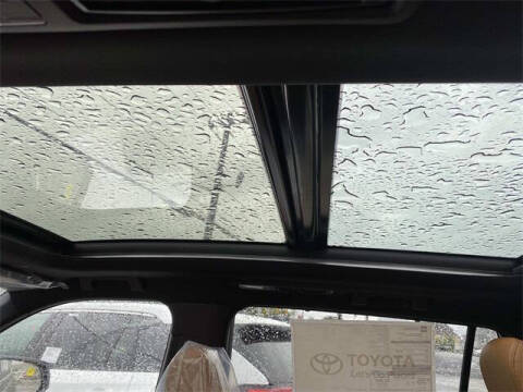 2025 Toyota Highlander Hybrid Platinum