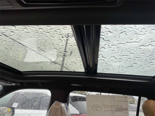 2025 Toyota Highlander Hybrid Platinum