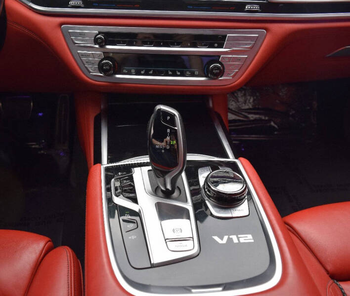 2022 BMW 7 Series M760i xDrive