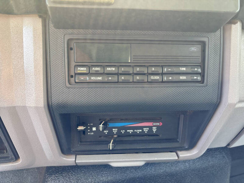 1998 Ford F-800 - Photo 14