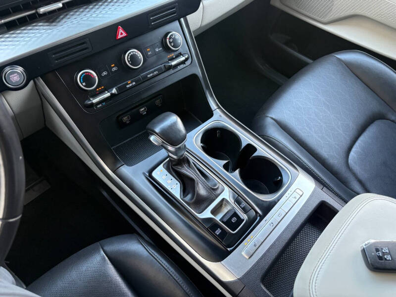 2022 Kia Carnival LX