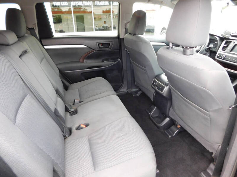 2017 Toyota Highlander LE