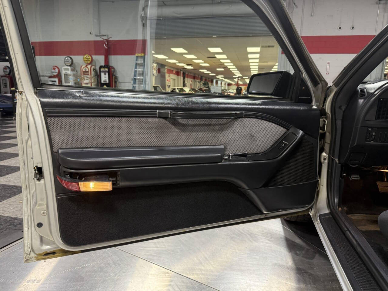 1988 Ford Thunderbird 20