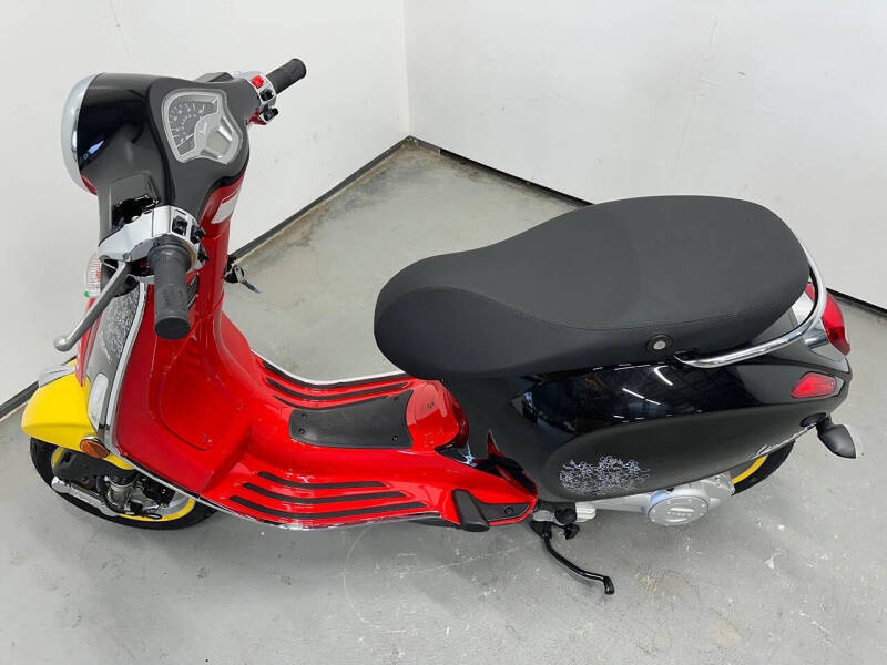 2023 Vespa Primavera 50 Mickey Mouse Edit