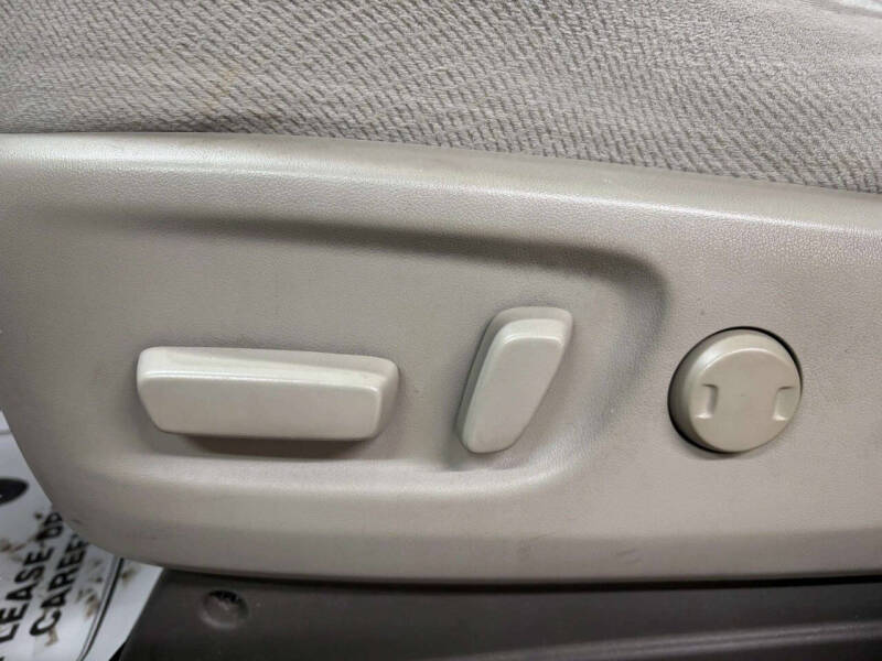 2012 Toyota Sienna LE 8-Passenger