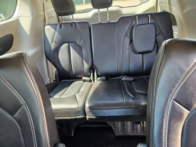 2022 Chrysler Pacifica Touring L