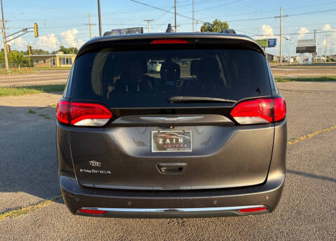 2017 Chrysler Pacifica Touring-L
