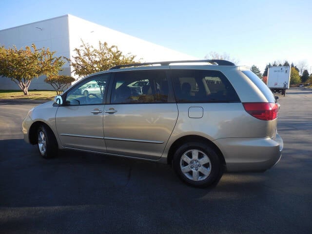 2004 Toyota Sienna for sale at Genuine Motors in Schaumburg, IL