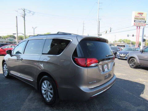 2017 Chrysler Pacifica Touring-L