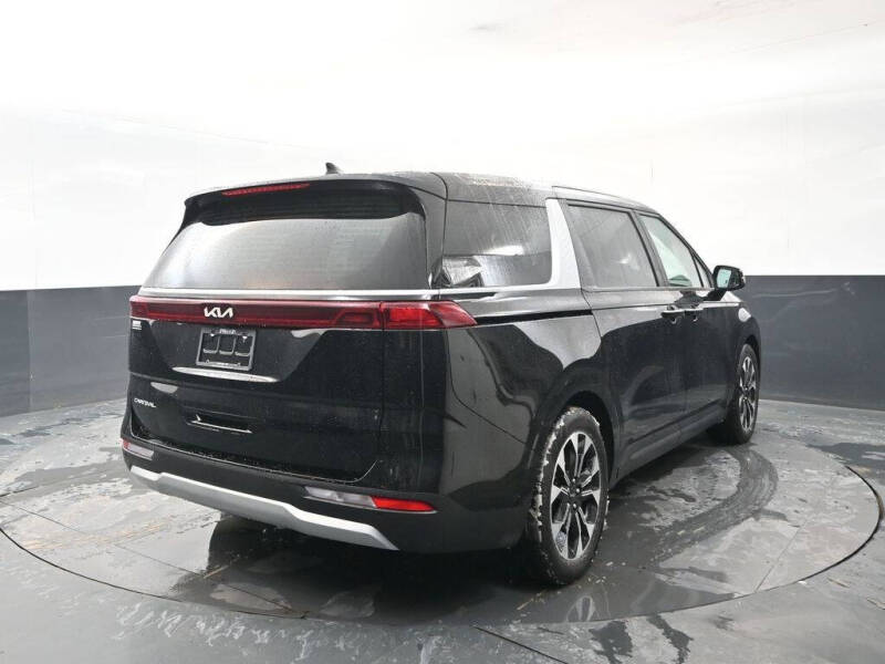2024 Kia Carnival EX