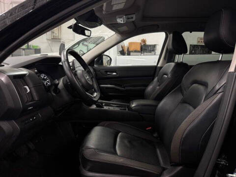 2023 Nissan Pathfinder SL