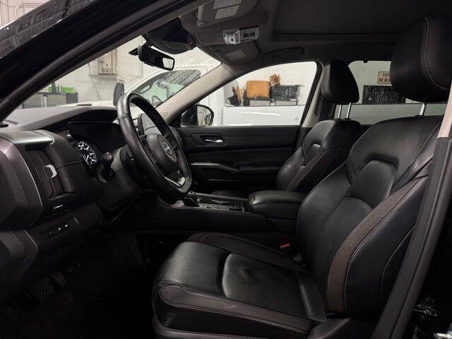 2023 Nissan Pathfinder SL