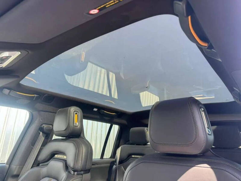 2025 Rivian R1S