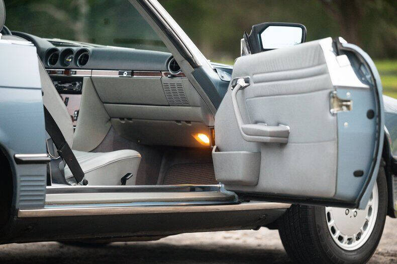 1986 Mercedes-Benz 560-Class 560 SL