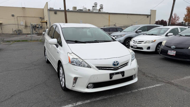 2012 Toyota Prius v Five