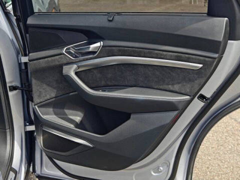 2019 Audi e-tron quattro Prestige