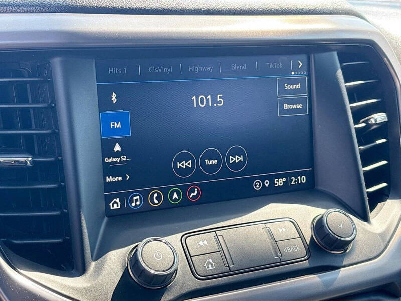 2022 GMC Acadia AT4