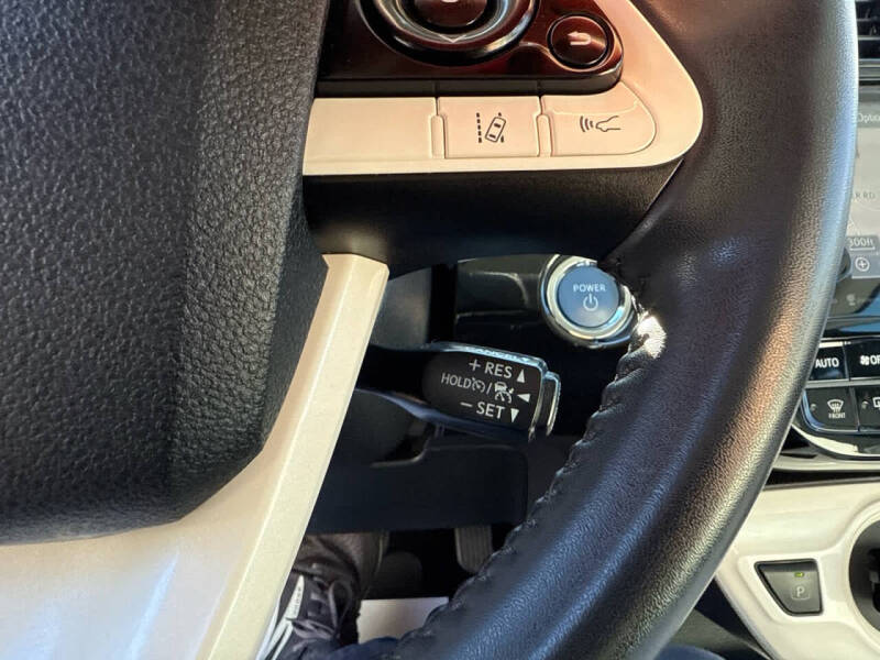 2017 Toyota Prius Three Touring