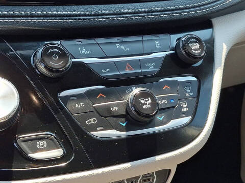 2024 Chrysler Pacifica Plug-In Hybrid Select