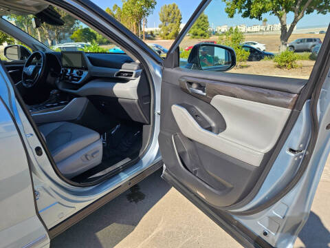 2023 Toyota Highlander Platinum