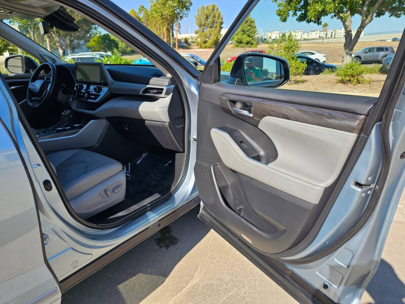 2023 Toyota Highlander Platinum