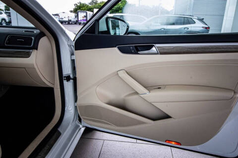 2017 Volkswagen Passat 1.8T SEL Premium