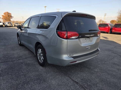 2022 Chrysler Voyager LX