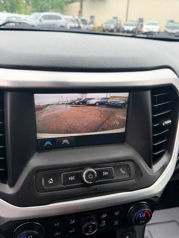 2017 GMC Acadia SLE-2
