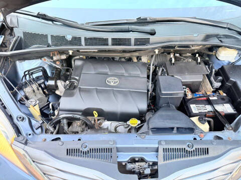 2013 Toyota Sienna XLE 8-Passenger