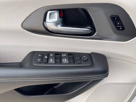 2024 Chrysler Pacifica Touring L