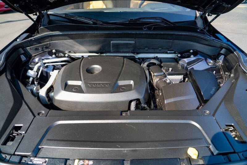 2017 Volvo XC90 T6 Momentum