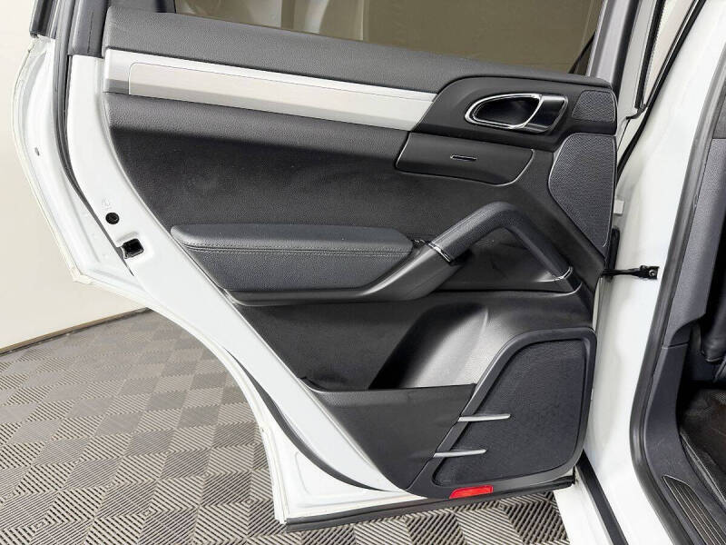 2013 Porsche Cayenne GTS