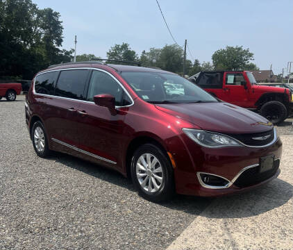 2017 Chrysler Pacifica Touring-L