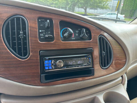 2003 Ford E-Series E-250 SD