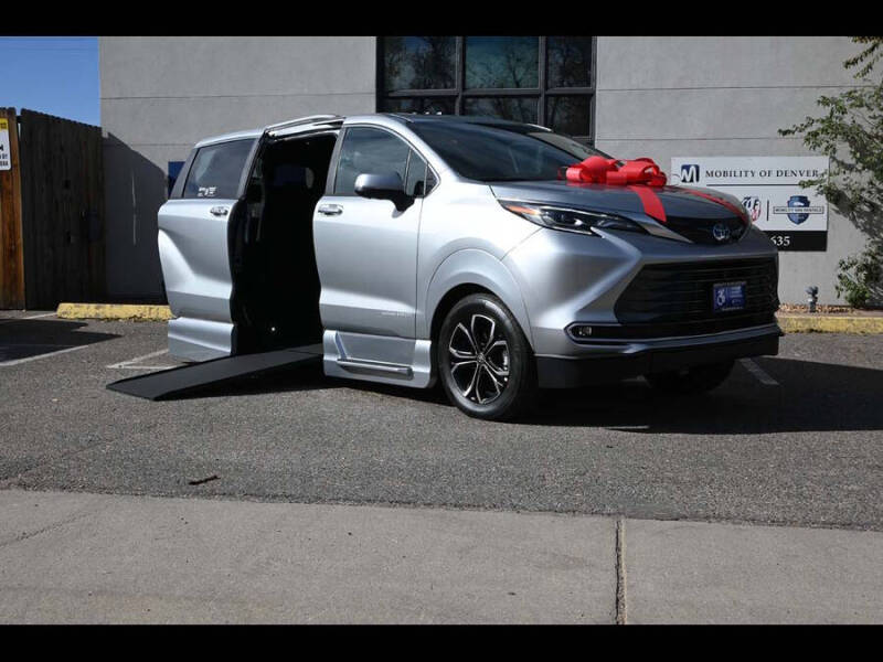 2025 Toyota Sienna Platinum 7-Passenger