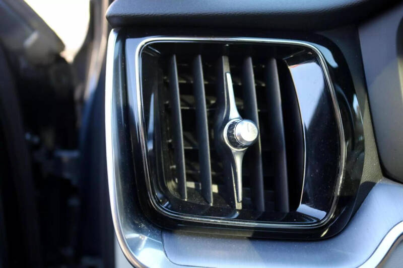 2020 Volvo V60 T5 Momentum