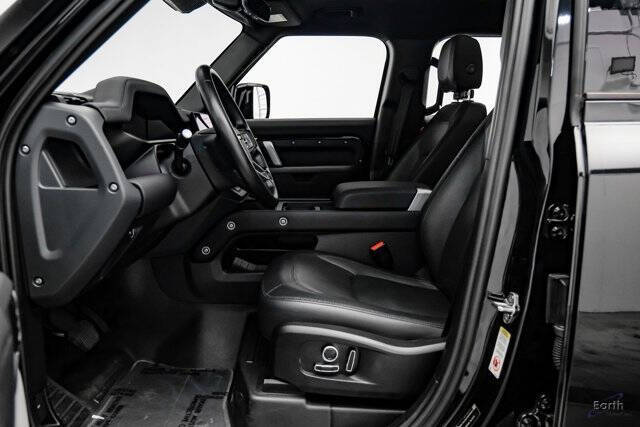 2024 Land Rover Defender 130 P400 X-Dynamic SE