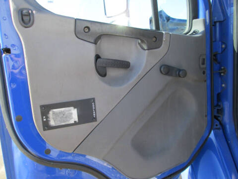 2011 Freightliner Business class M2