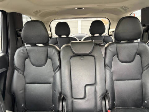 2016 Volvo XC90 T6 Momentum