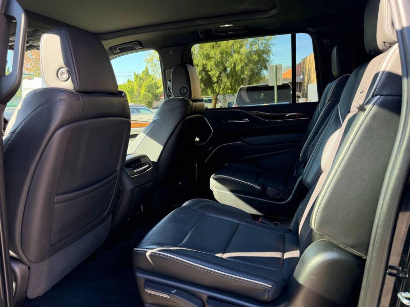 2023 Cadillac Escalade ESV Premium Luxury