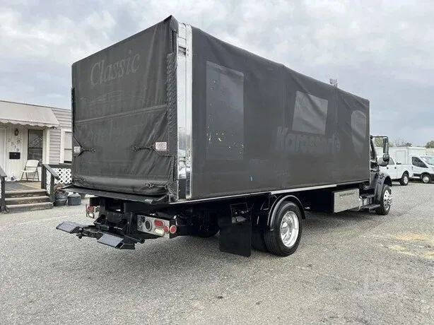 2009 Freightliner M2 106