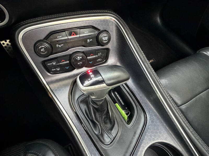 2016 Dodge Challenger SXT Plus