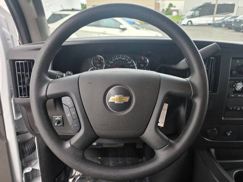 2025 Chevrolet Express 2500