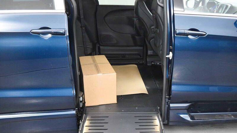 2025 Chrysler Pacifica Select