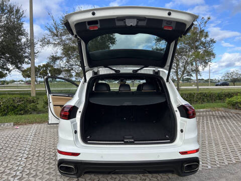 2017 Porsche Cayenne Platinum Edition