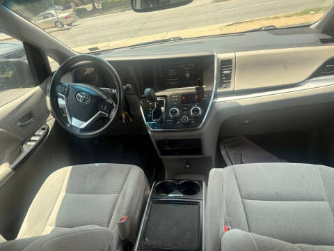2015 Toyota Sienna LE 7-Passenger Auto Access Seat