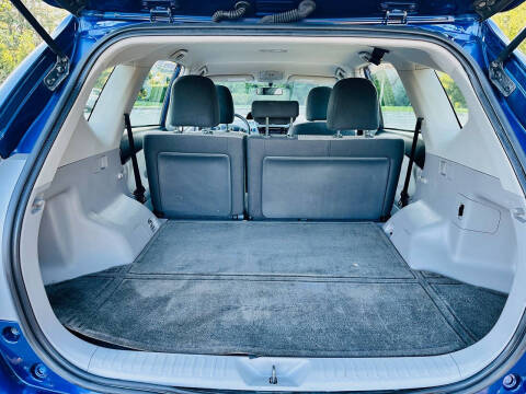 2016 Toyota Prius v Three