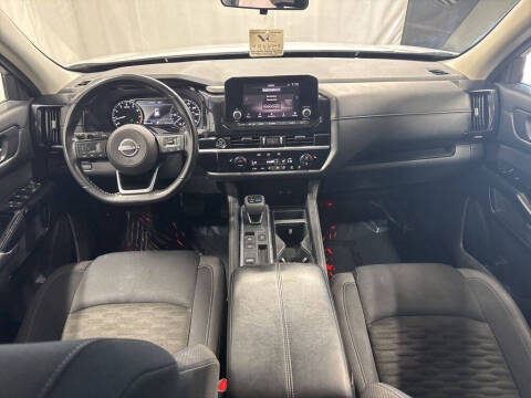 2022 Nissan Pathfinder SV